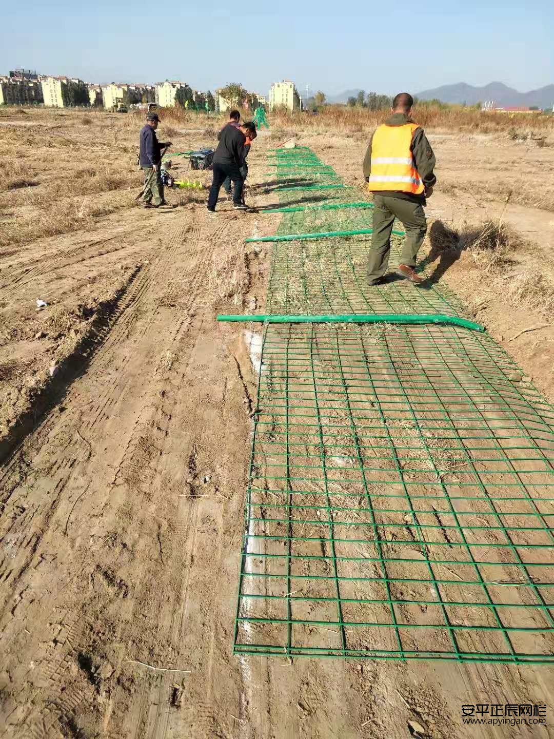 鐵網圍地護欄網多少錢一米