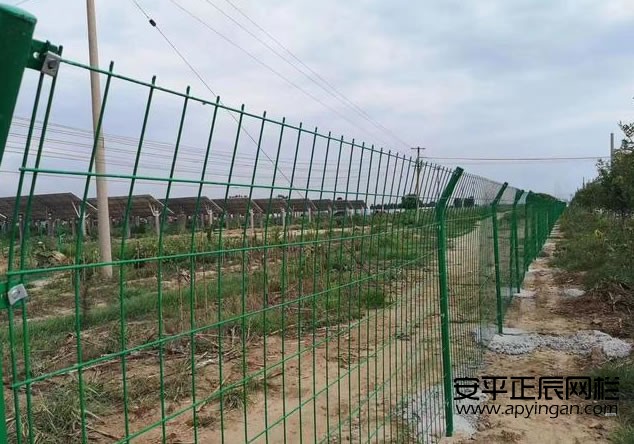 http://www.jiledao111.cn光伏場區護欄網