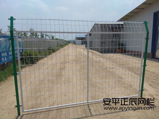 http://www.jiledao111.cn光伏廠區圍欄網