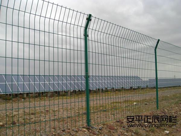 http://www.jiledao111.cn光伏防護圍欄網