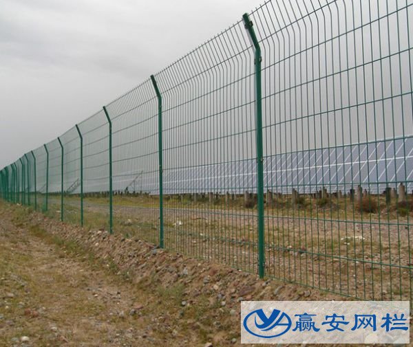 鐵絲網圍欄