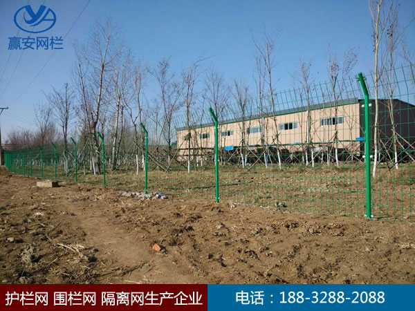 鐵絲網圍欄