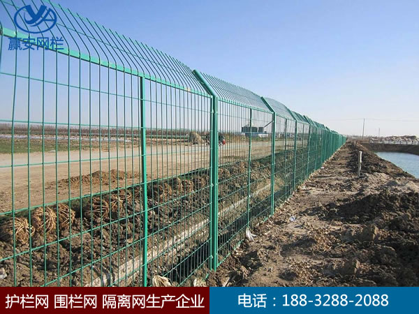 鐵絲網圍欄