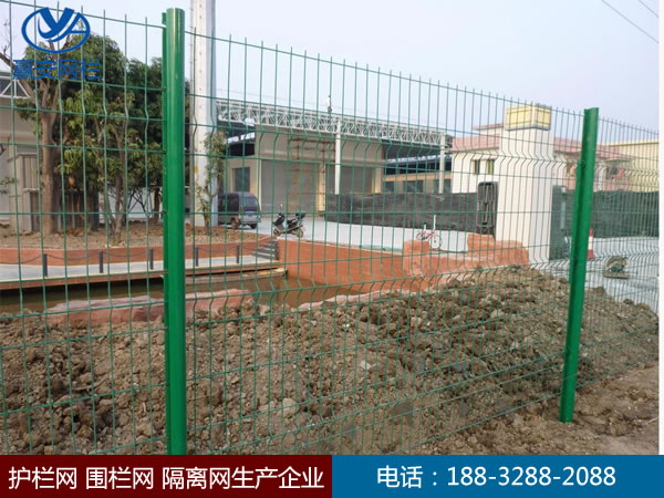 鐵絲網圍欄