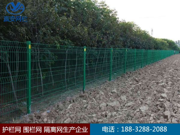 鐵絲網圍欄