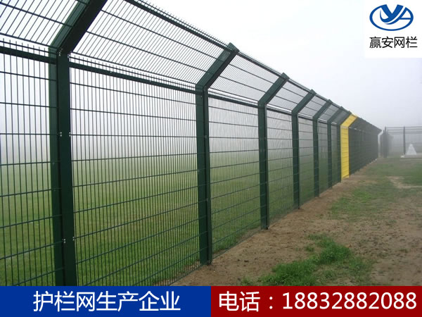 鐵絲網圍欄