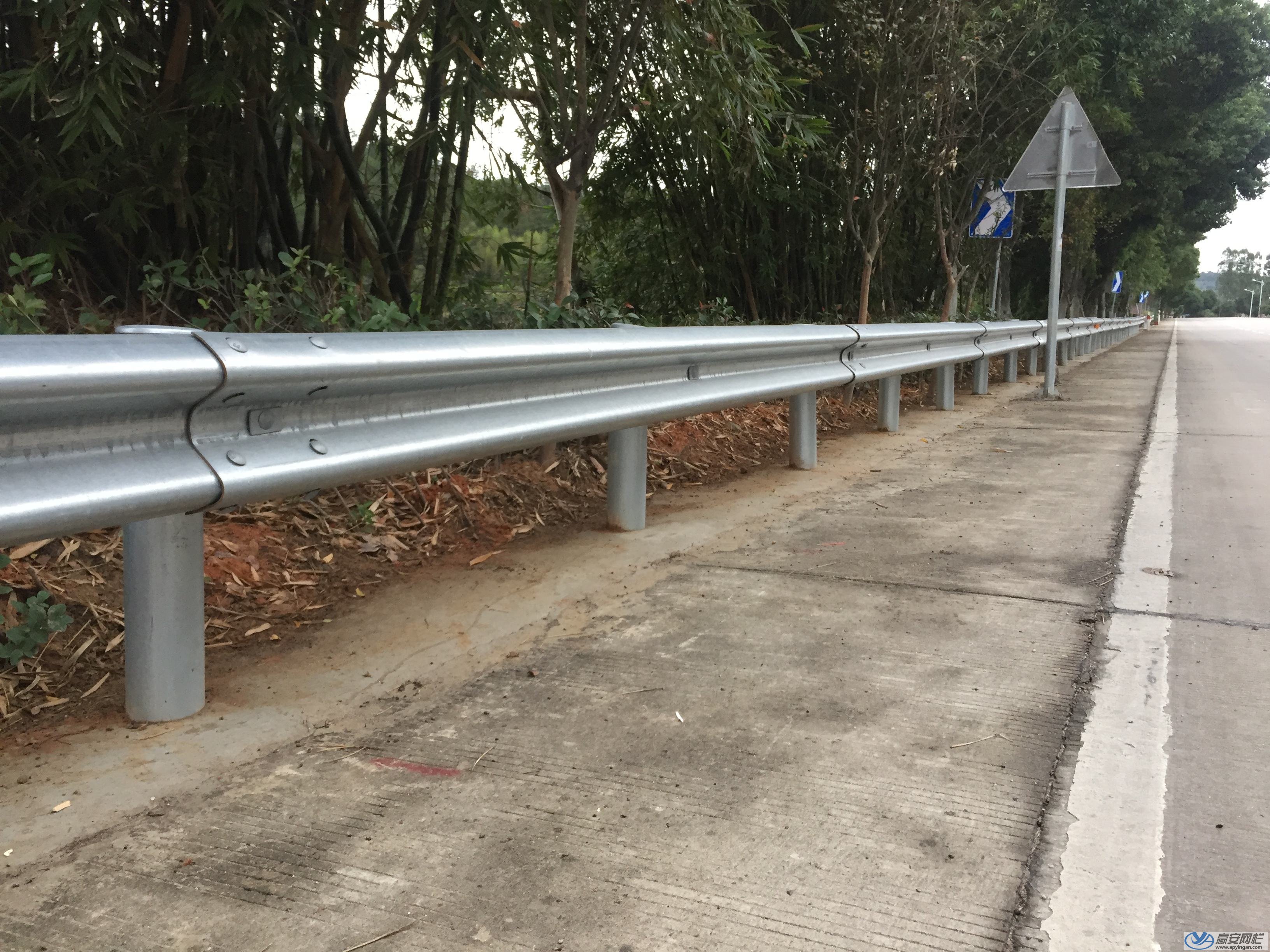 公路波形護欄