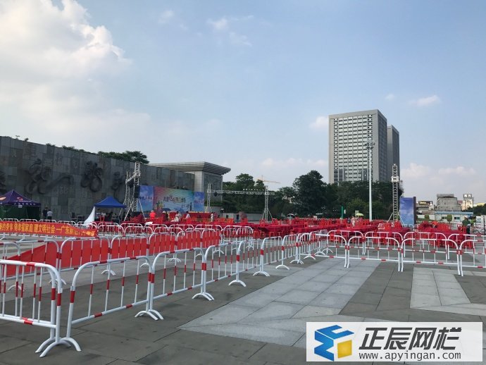 鐵馬護欄圖片