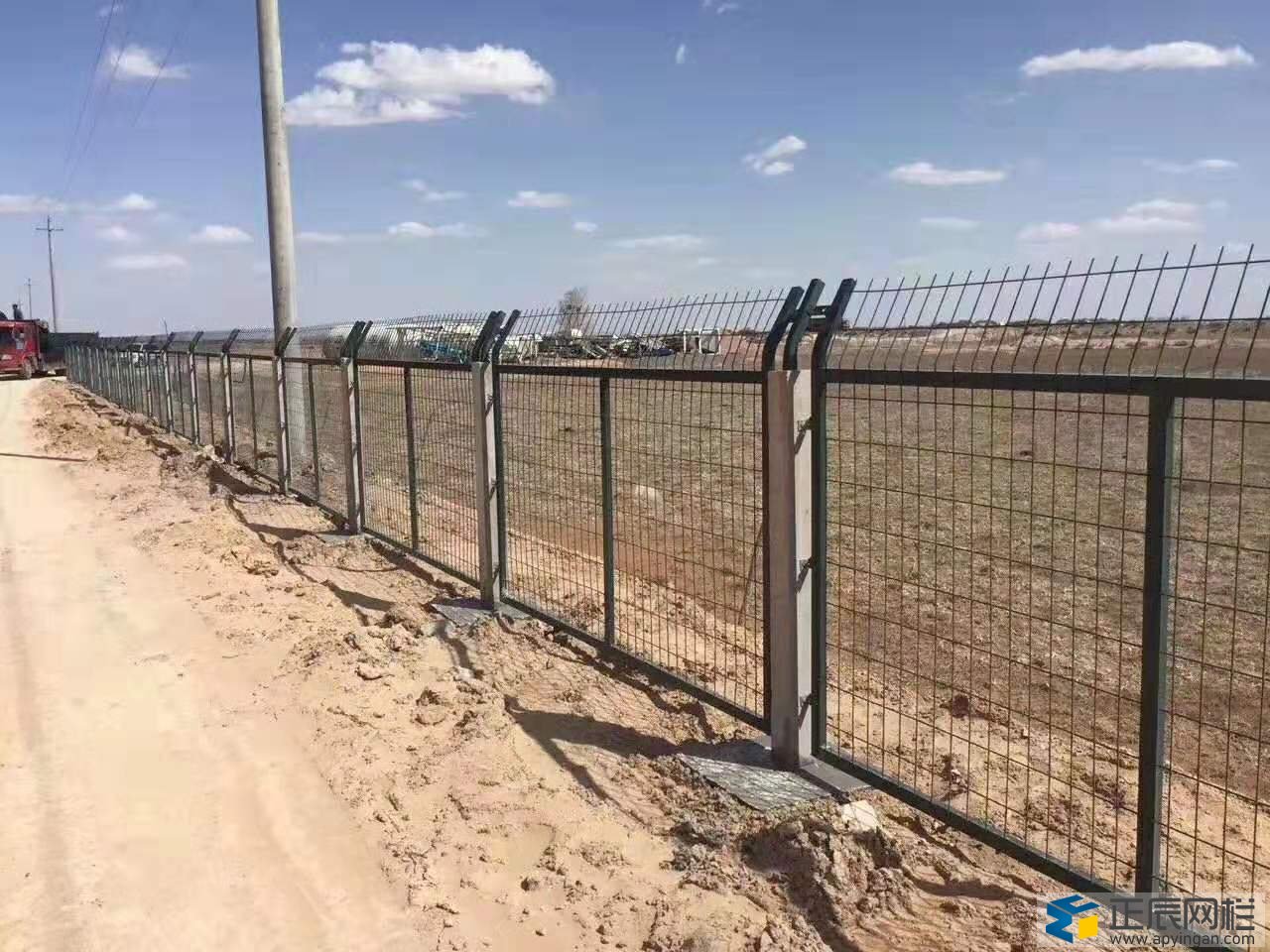 鐵路防護柵欄